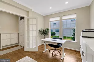 4172 McCloskey Ct, Chantilly, VA 20151 - Photo 2