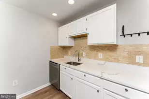 2534 Peter Jefferson Ln, Herndon, VA 20171 - Photo 16