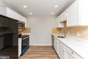 2534 Peter Jefferson Ln, Herndon, VA 20171 - Photo 14