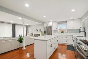6802 Derrell Ct, Alexandria, VA 22307 - Photo 2