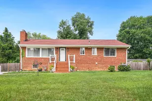 6802 Derrell Ct, Alexandria, VA 22307 - Photo 2