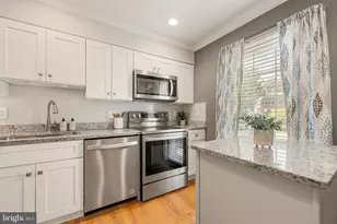 6317 Buffie Ct, Burke, VA 22015 - Photo 6