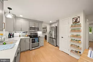 2655 Petersborough St, Herndon, VA 20171 - Photo 10