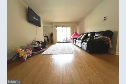 527 Florida Avenue #103, Herndon, VA 20170 - Photo 2