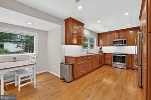 1933 Relda Ct, Falls Church, VA 22043 - Photo 2