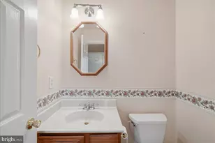 6090 Joust Ln, Alexandria, VA 22315 - Photo 16