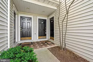 13038 Cabin Creek Rd, Herndon, VA 20171 - Photo 2
