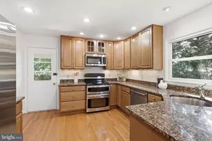 12024 Cheviot Dr, Herndon, VA 20170 - Photo 10