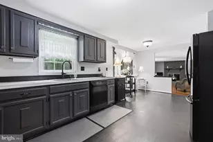 6121 Queens Brigade Ct, Fairfax, VA 22030 - Photo 10