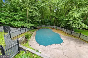 6121 Queens Brigade Ct, Fairfax, VA 22030 - Photo 2