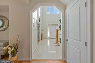 5922 Chesterbrook Rd, McLean, VA 22101 - Photo 8