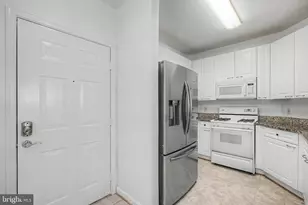 2711 Bellforest Ct, Vienna, VA 22180 - Photo 4