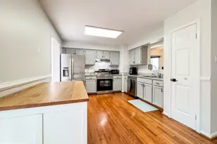 5938 Wild Brook Ct, Centreville, VA 20121 - Photo 6