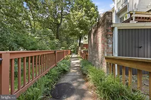 6015 Chestnut Hollow Ct, Centreville, VA 20121 - Photo 30