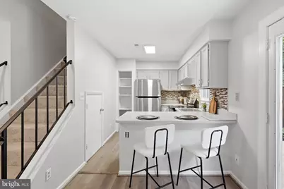 6015 Chestnut Hollow Court, Centreville, VA 20121 - Photo 4