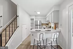 6015 Chestnut Hollow Ct, Centreville, VA 20121 - Photo 4