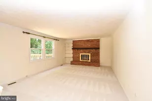 8017 Diving Cliff Ln, Springfield, VA 22153 - Photo 6