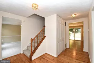 8017 Diving Cliff Ln, Springfield, VA 22153 - Photo 2