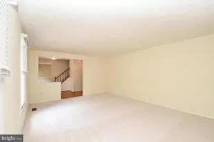 8017 Diving Cliff Ln, Springfield, VA 22153 - Photo 4