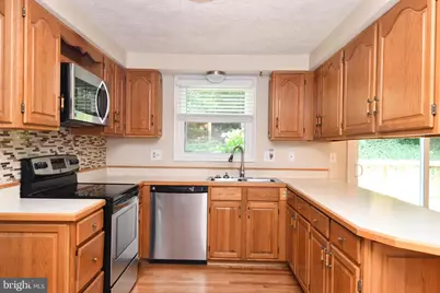 8017 Diving Cliff Lane, Springfield, VA 22153 - Photo 8