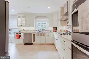 8001 Bethelen Woods Ln, Springfield, VA 22153 - Photo 2