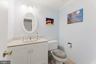 8001 Bethelen Woods Ln, Springfield, VA 22153 - Photo 16