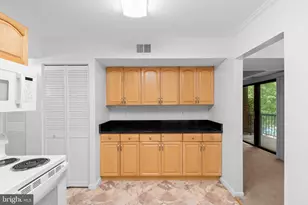 9721 Kings Crown Ct, Fairfax, VA 22031 - Photo 12