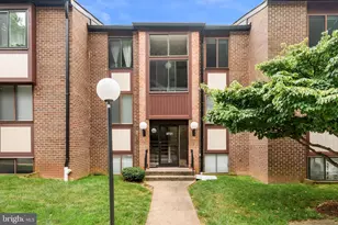 9721 Kings Crown Ct, Fairfax, VA 22031 - Photo 2