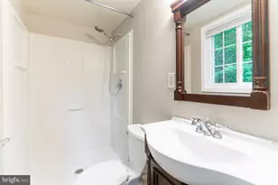 5906 Oak Leather Dr, Burke, VA 22015 - Photo 16