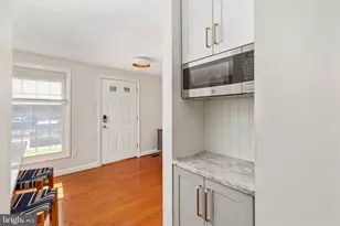 10927 Harpers Square Ct, Reston, VA 20191 - Photo 8