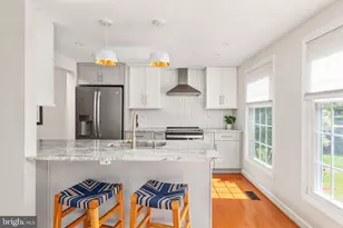 10927 Harpers Square Ct, Reston, VA 20191 - Photo 4