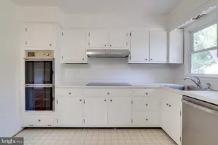 203 Locust St SW, Vienna, VA 22180 - Photo 4