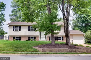 203 Locust St SW, Vienna, VA 22180 - Photo 1