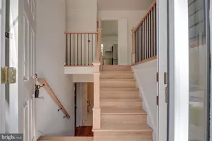 203 Locust St SW, Vienna, VA 22180 - Photo 2