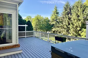 9733 Hidden Valley Rd, Vienna, VA 22181 - Photo 4