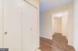 9705 Kings Crown Ct, Fairfax, VA 22031 - Photo 12