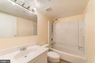 9705 Kings Crown Ct, Fairfax, VA 22031 - Photo 18
