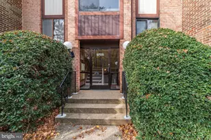 9705 Kings Crown Ct, Fairfax, VA 22031 - Photo 6