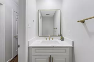 8424 Holly Leaf Dr, McLean, VA 22102 - Photo 12
