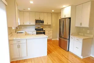 10315 Cherry View Ct, Oakton, VA 22124 - Photo 4