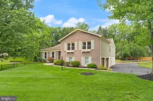 10854 Meadowland Dr, Oakton, VA 22124 - Photo 2