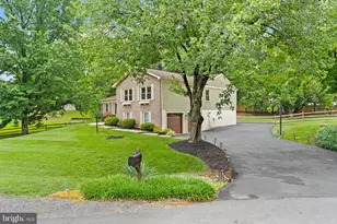 10854 Meadowland Dr, Oakton, VA 22124 - Photo 4