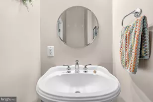 8801 Camden St, Alexandria, VA 22308 - Photo 32
