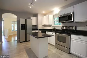 1649 Bennington Hollow Ln, Reston, VA 20194 - Photo 4