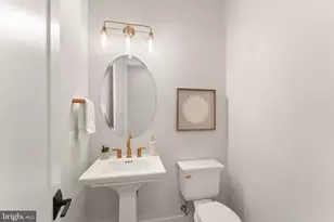 619 Truman Cir SW, Vienna, VA 22180 - Photo 38