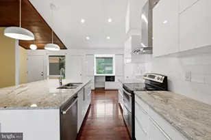 8811 Burbank Rd, Annandale, VA 22003 - Photo 12
