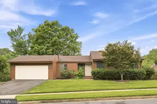8811 Burbank Rd, Annandale, VA 22003 - Photo 4