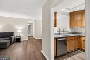 2251 Hunters Run Dr, Reston, VA 20191 - Photo 6