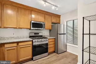 2251 Hunters Run Dr, Reston, VA 20191 - Photo 20
