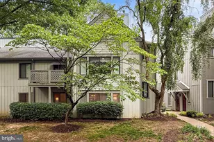 2251 Hunters Run Dr, Reston, VA 20191 - Photo 2